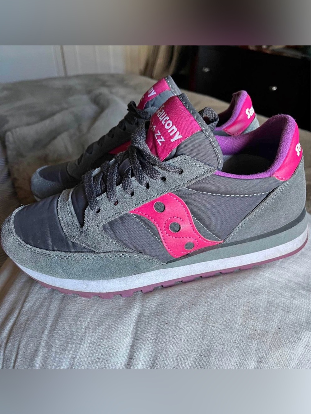 Saucony Women's Gray & Pink Retro Runner Sneakers